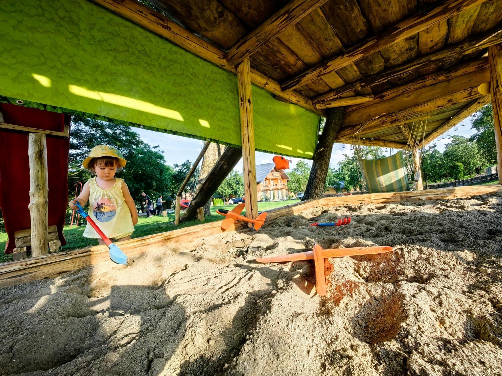 Hotel Barlogul Vikingilor Sotrile Zewnętrze zdjęcie