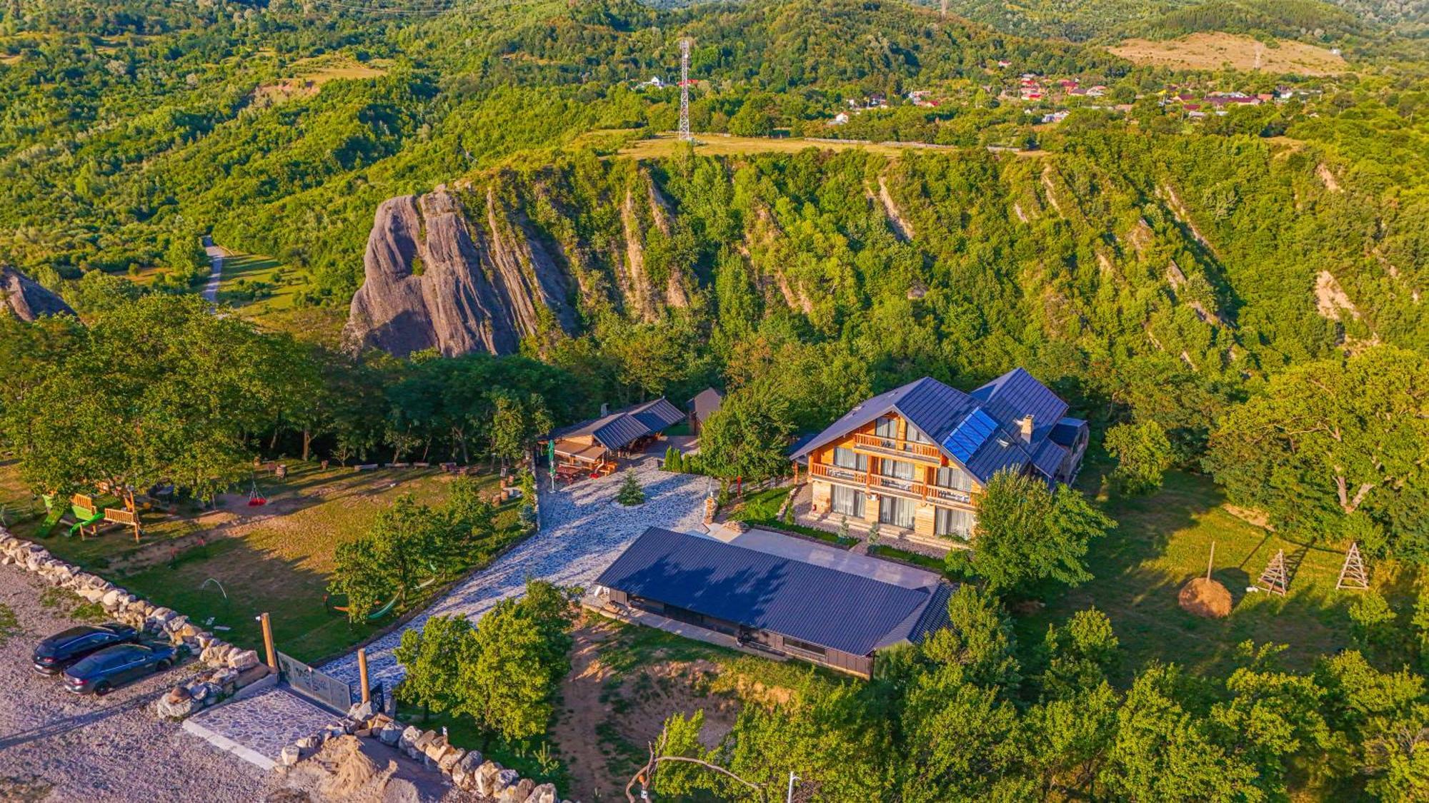 Hotel Barlogul Vikingilor Sotrile Zewnętrze zdjęcie